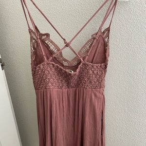 Listicle Ladies Crochet Dusty Rose Layered Ruffle Dress medium. never worn